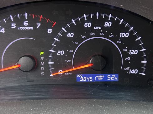 Used 2011 Toyota Camry LE image 9