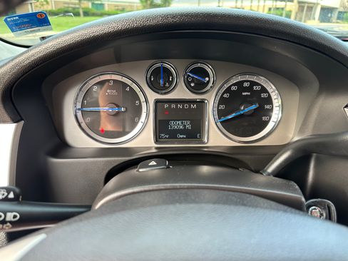 Used 2013 Cadillac Escalade Premium AWD/4WD image 25