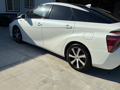 Used 2019 Toyota Mirai FWD image 9
