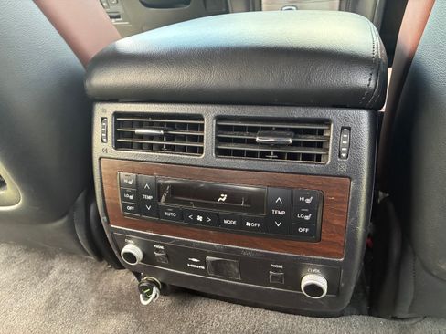 Used 2016 Toyota Land Cruiser image 13