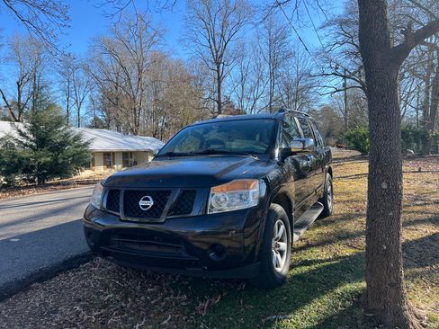 Used 2012 Nissan Armada SV image 1