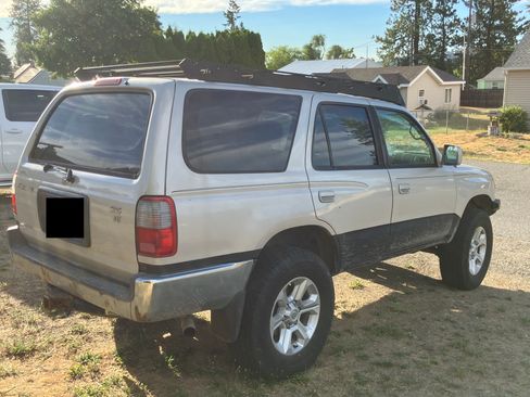 Used 1999 Toyota 4Runner SR5 AWD/4WD image 2