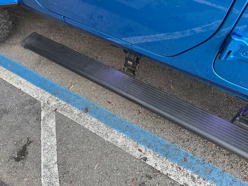 Used 2022 Jeep Wrangler Unlimited Rubicon 4xe image 11