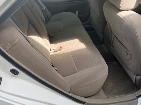 Used 2005 Toyota Camry LE FWD image 13