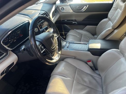 Used 2017 Lincoln Continental Reserve w/ Luxury Package image 5