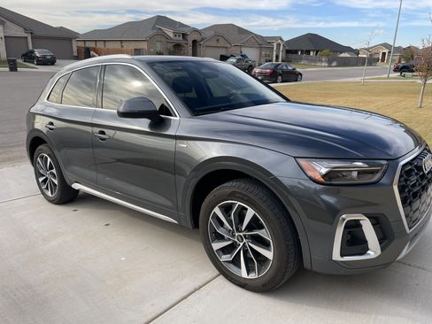 Used 2023 Audi Q5 2.0T Premium w/ Convenience Package image 2