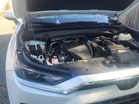 Used 2025 Toyota Grand Highlander AWD Hybrid image 16