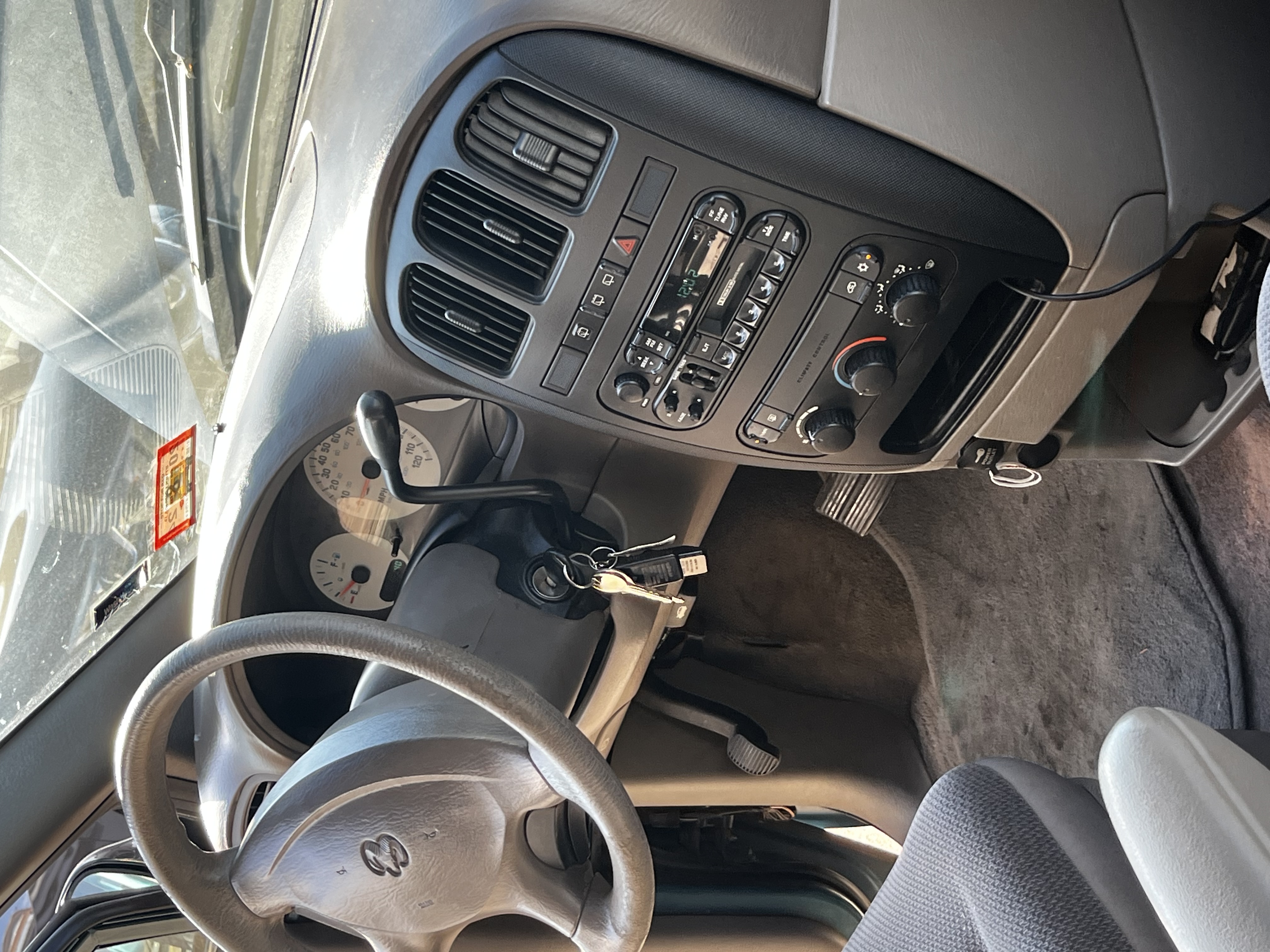 Used 2002 Dodge Caravan SE FWD image 8