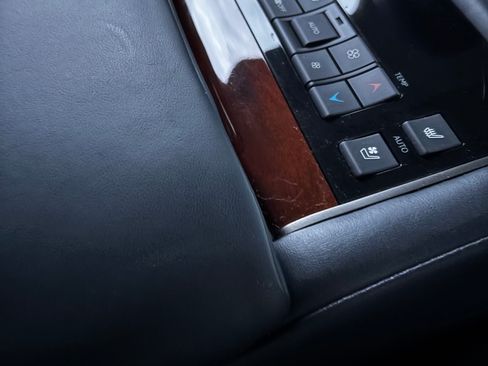 Used 2016 Lexus LX 570 4WD w/ Luxury Package image 24