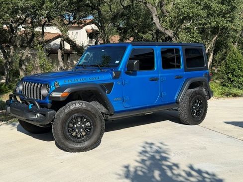 Used 2023 Jeep Wrangler Unlimited Rubicon 4xe AWD/4WD image 2