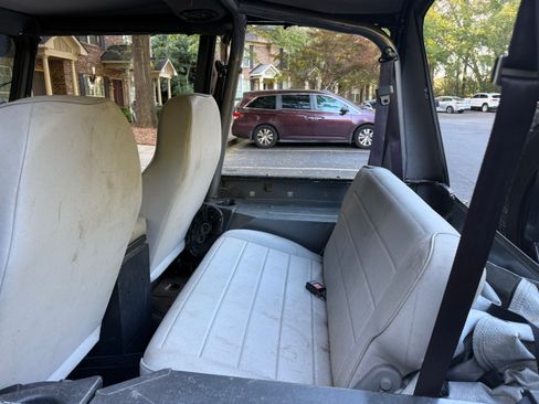 Used 1993 Jeep Wrangler 4WD image 6