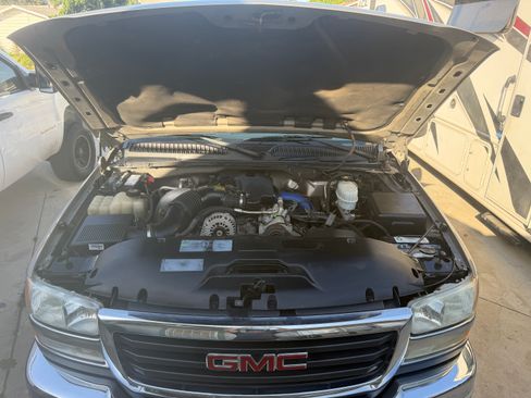 Used 2003 GMC Sierra 2500 SLT w/ SLT Preferred Equipment Group RWD image 5