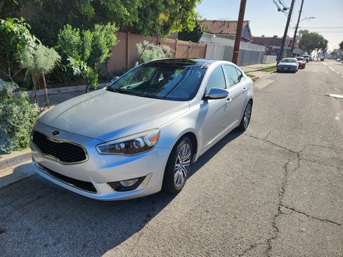 Used 2016 Kia Cadenza Premium w/ Luxury Plus Package image 4