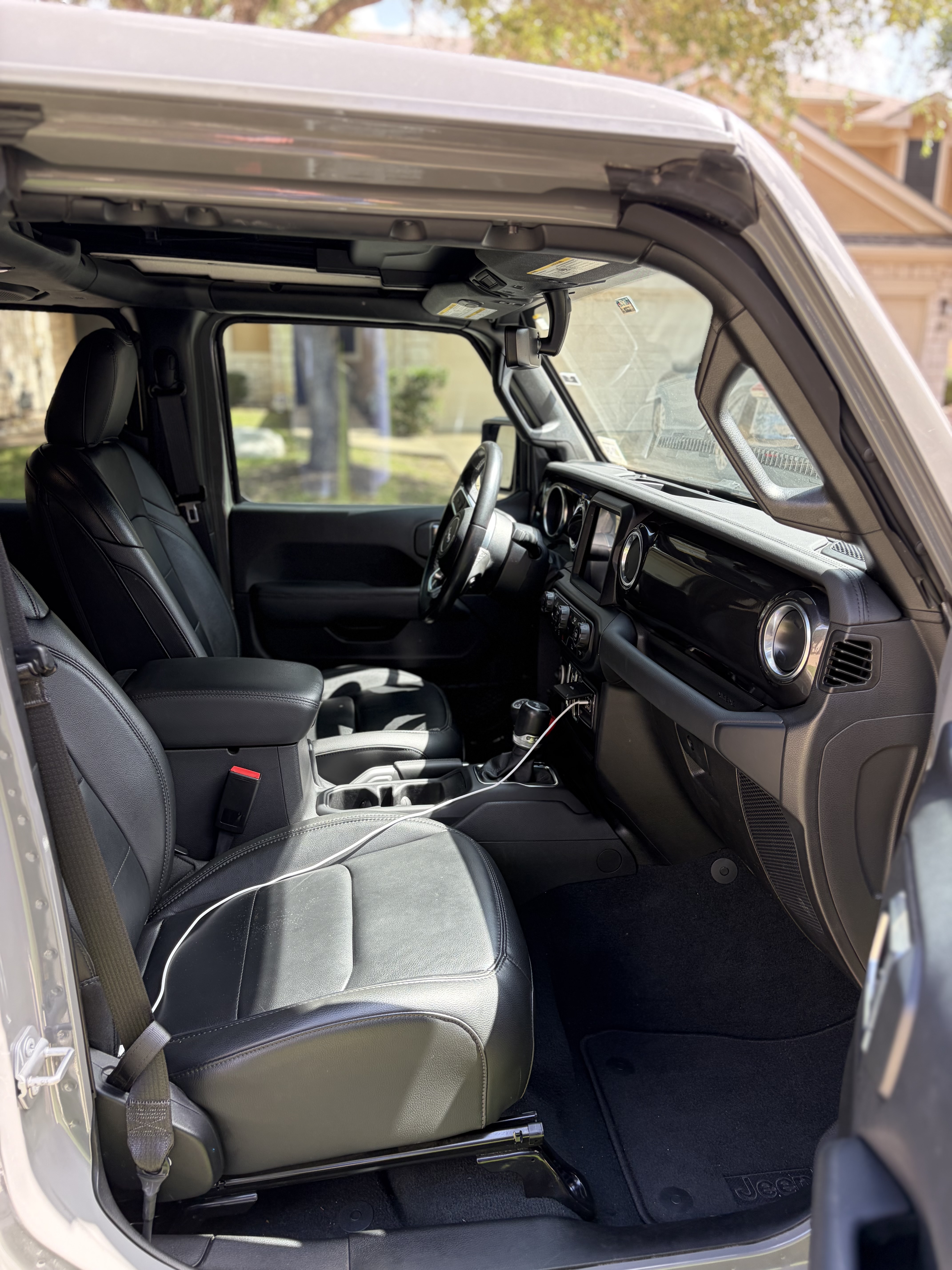 Used 2022 Jeep Wrangler Unlimited Sahara AWD/4WD image 12