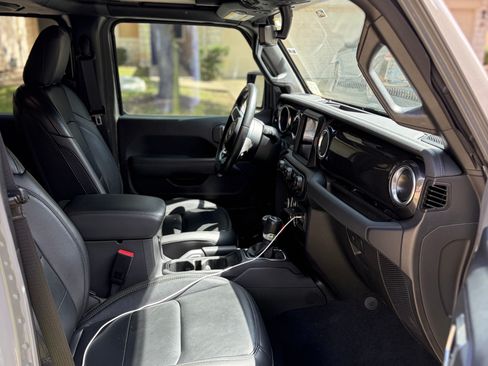Used 2022 Jeep Wrangler Unlimited Sahara AWD/4WD image 12
