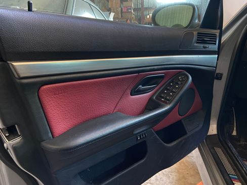 Used 2002 BMW M5 image 23