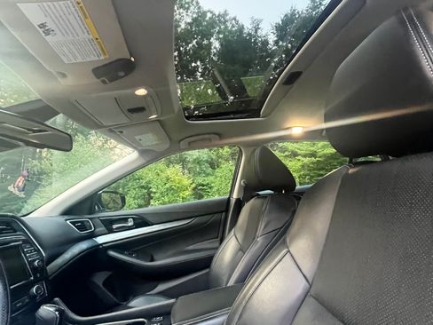 Used 2021 Nissan Maxima SV FWD image 5