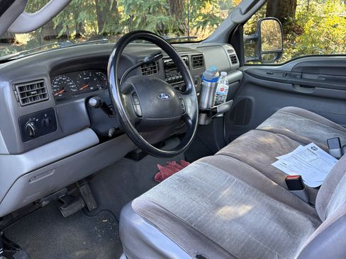 Used 2003 Ford F250 XLT image 6