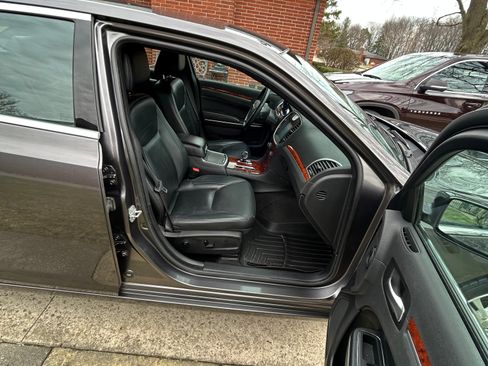 Used 2014 Chrysler 300 AWD w/ Driver Convenience Group image 12