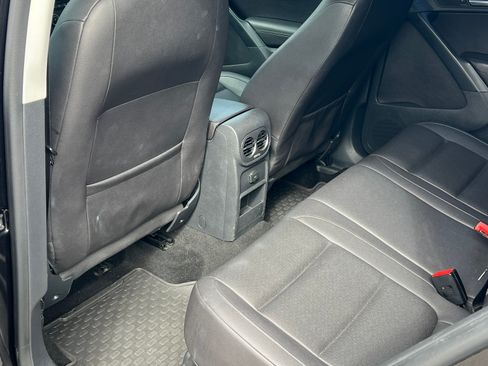 Used 2016 Volkswagen Tiguan S image 10