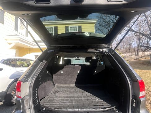 Used 2012 Jeep Grand Cherokee Laredo w/ Laredo E Group image 12