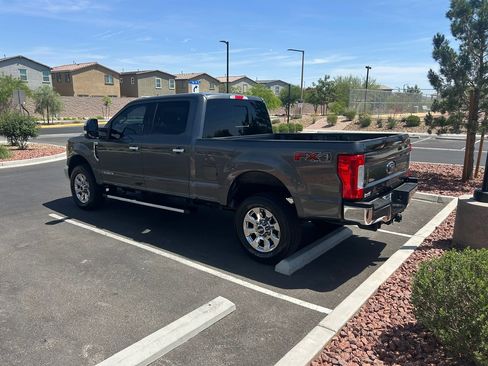 Used 2017 Ford F250 Lariat w/ Chrome Package image 4