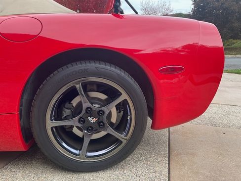 Used 2000 Chevrolet Corvette Convertible w/ Memory Pkg image 11