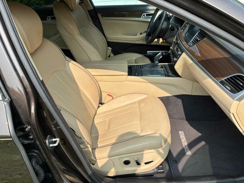 Used 2015 Hyundai Genesis 3.8 w/ Option Group 03 RWD image 10