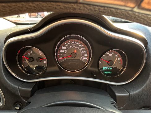 Used 2013 Dodge Avenger SE image 11