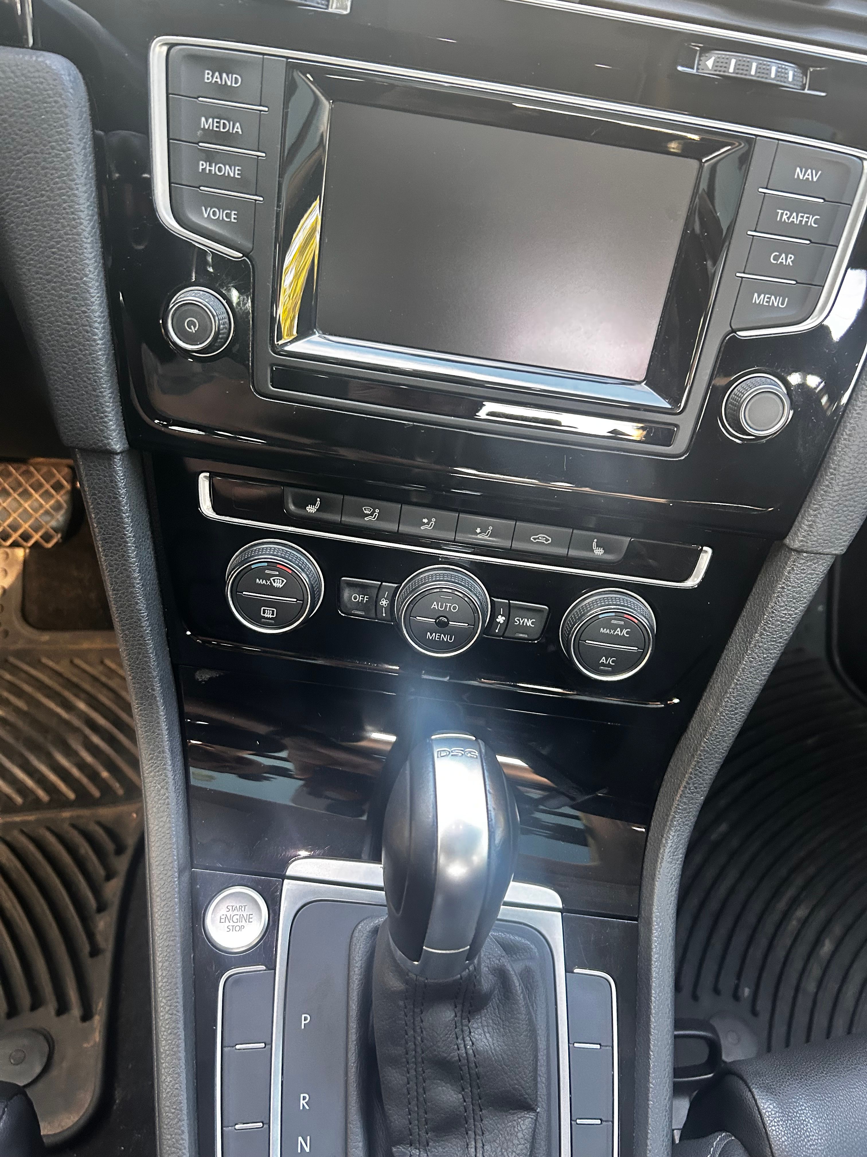 Used 2015 Volkswagen Golf TDI SEL w/ Lighting Package (SEL) FWD image 11