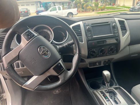 Used 2013 Toyota Tacoma PreRunner w/ SR5 Pkg RWD image 9