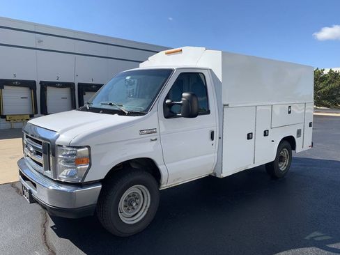 Used 2017 Ford E-350 and Econoline 350 Super Duty w/ Power Windows & Locks Group image 1