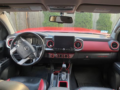 Used 2016 Toyota Tacoma SR5 w/ SR5 Appearance Package (SN) image 15