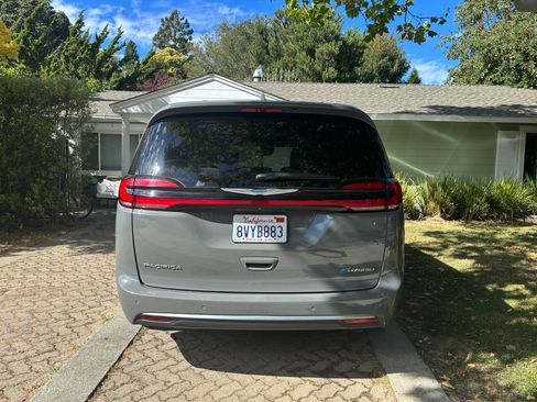 Used 2021 Chrysler Pacifica Pinnacle FWD image 9