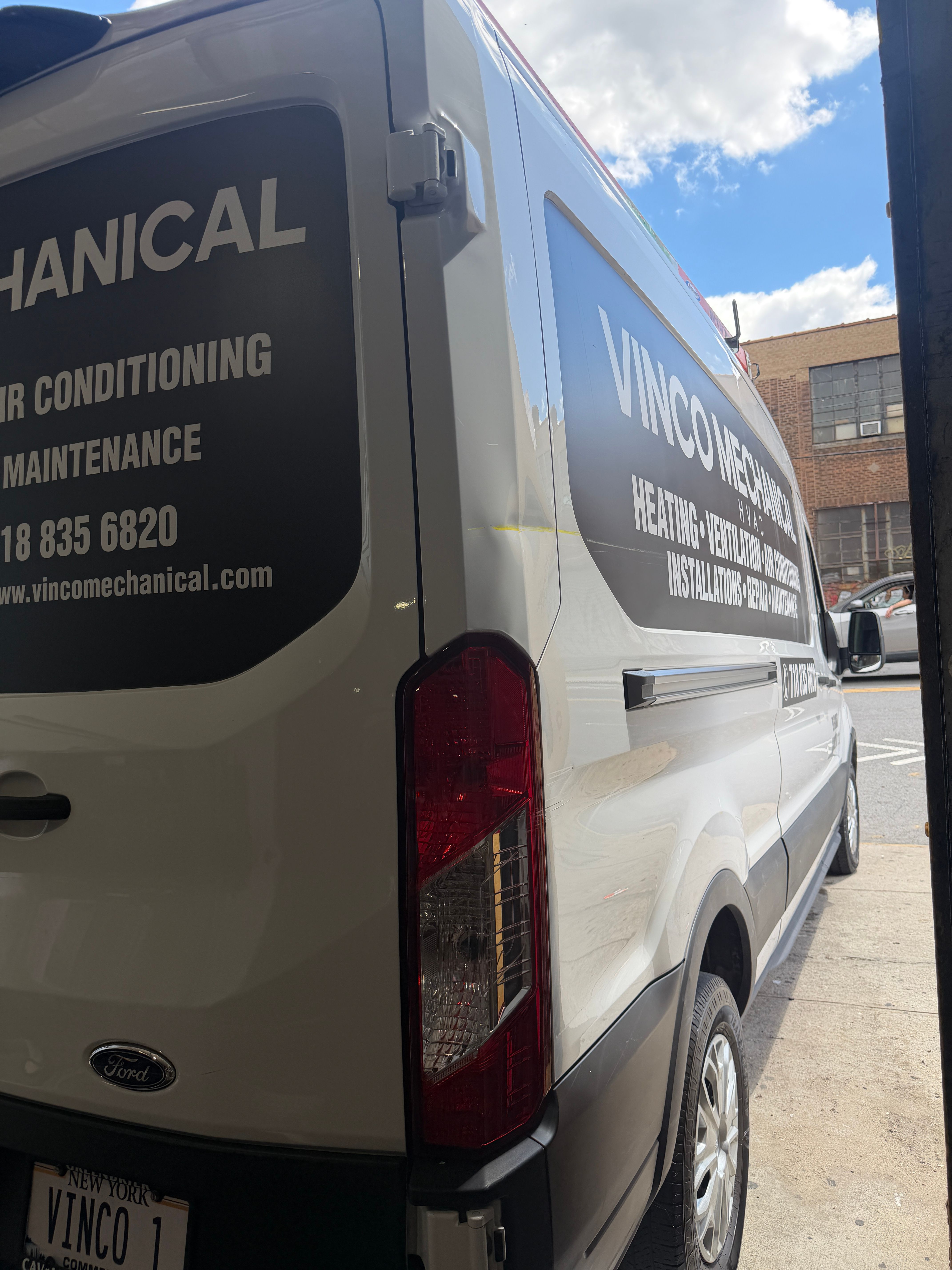 Used 2023 Ford E-Transit Medium Roof RWD image 5