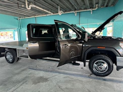 Used 2020 GMC Sierra 3500 SLE w/ SLE Convenience Package image 1