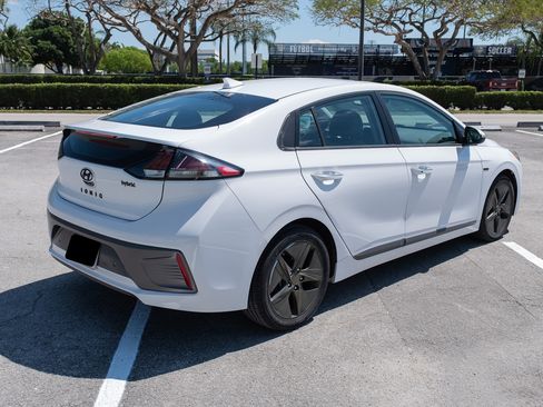 Used 2020 Hyundai Ioniq Limited image 16
