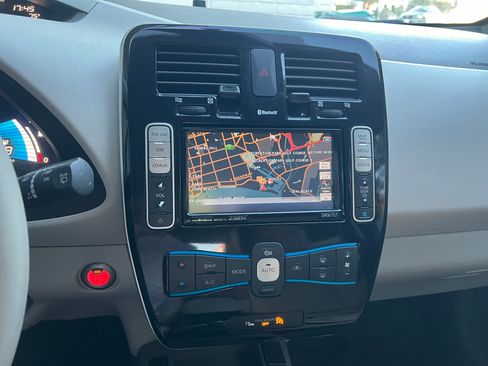 Used 2014 Nissan Leaf SV w/ LED & Quick Charge Package image 11