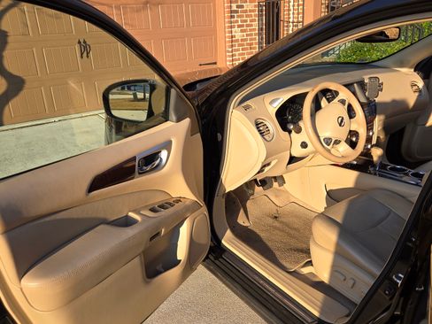 Used 2013 Nissan Pathfinder Platinum w/ Platinum Premium Pkg image 5