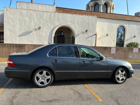 Used 2005 Lexus LS 430 RWD image 4