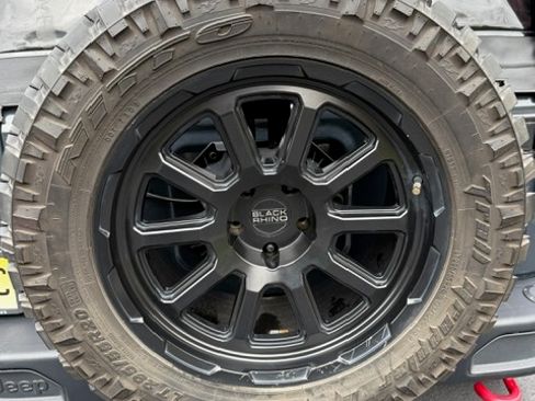 Used 2016 Jeep Wrangler Unlimited Rubicon image 32