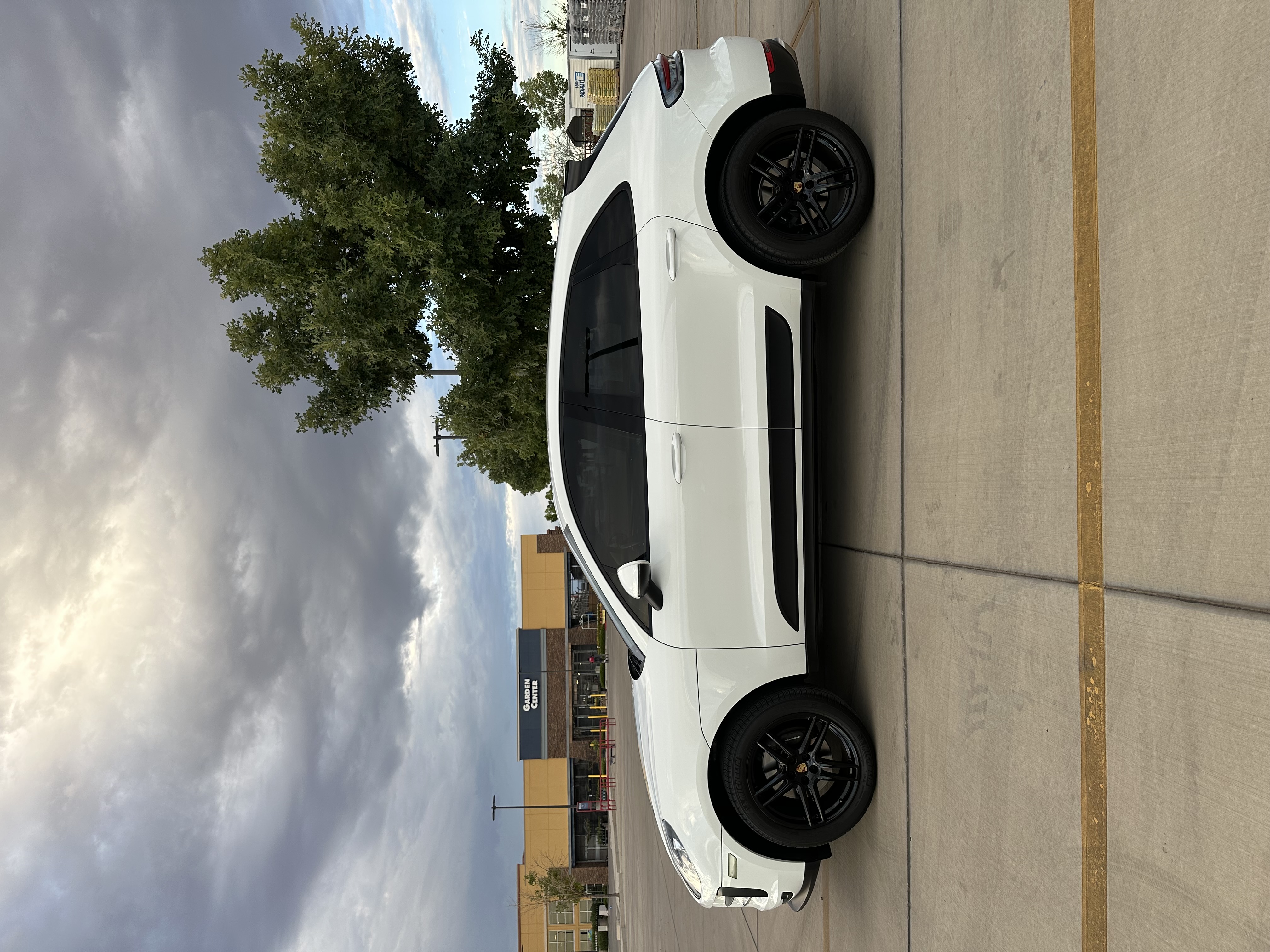 Used 2020 Porsche Macan AWD/4WD image 9