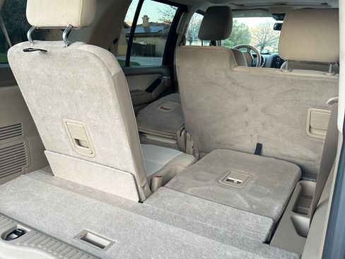 Used 2010 Ford Explorer XLT image 2