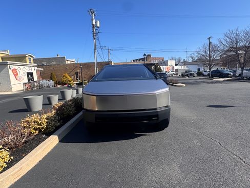 Used 2024 Tesla Cybertruck AWD Crew Cab image 13