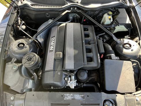 Used 2004 BMW Z4 2.5i image 10