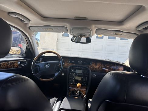 Used 2005 Jaguar XJ8 image 12