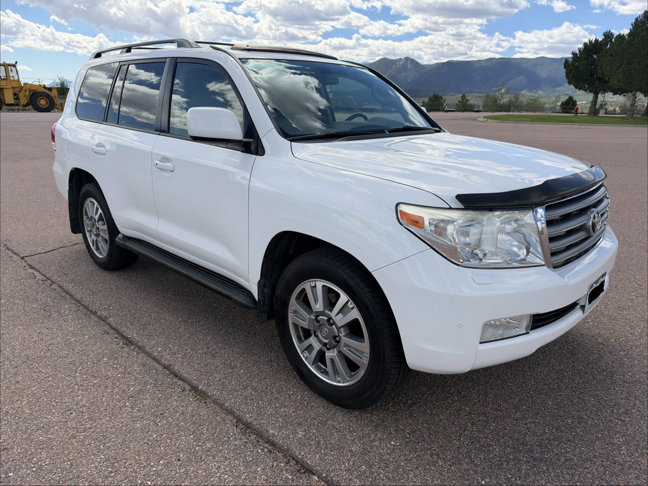 Used 2011 Toyota Land Cruiser w/ Upgrade Pkg AWD/4WD image 10