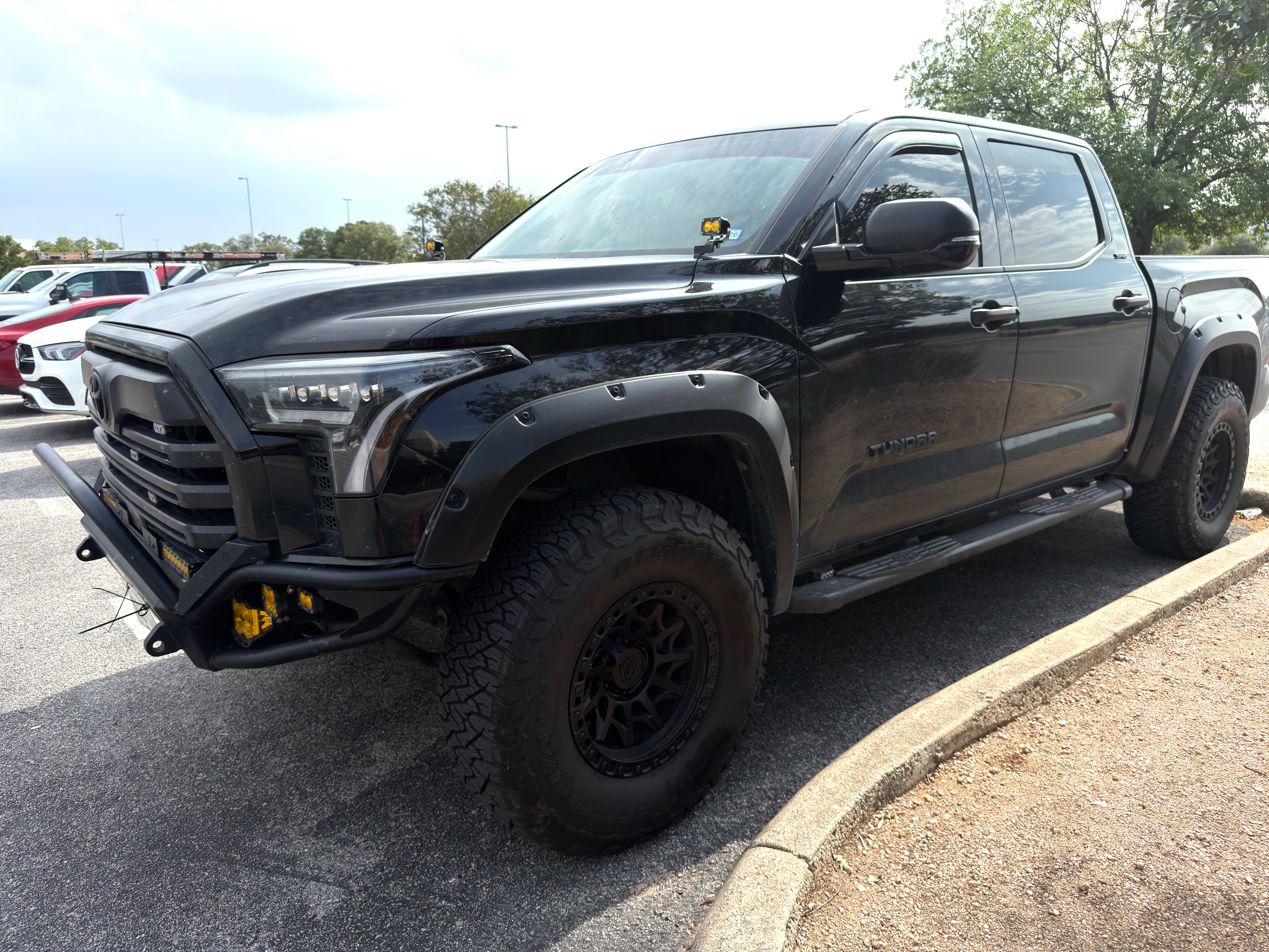 Used 2022 Toyota Tundra SR5 w/ SR5 Convenience Package AWD/4WD image 1