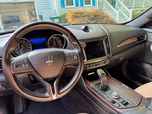 Used 2019 Maserati Levante AWD/4WD image 9