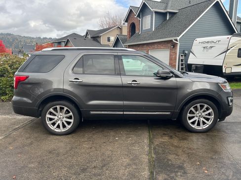 Used 2016 Ford Explorer Limited image 5